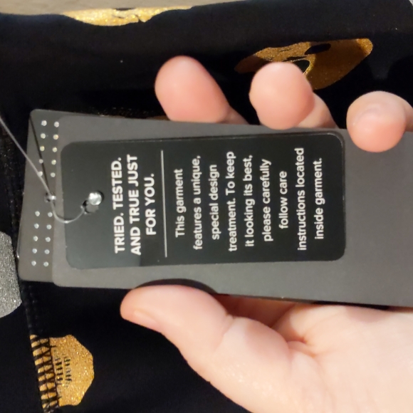 Torrid, black high-rise silver/gold glitter skull leggings with pockets - Picture 10 of 10